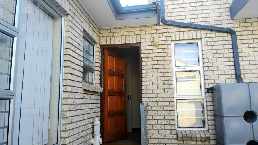 To Let 1 Bedroom Property for Rent in Myburgh Park Western Cape
